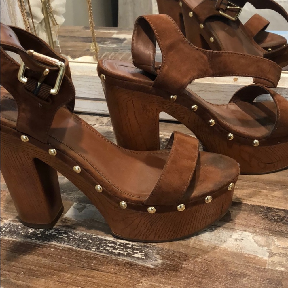 Heel shoes block heel